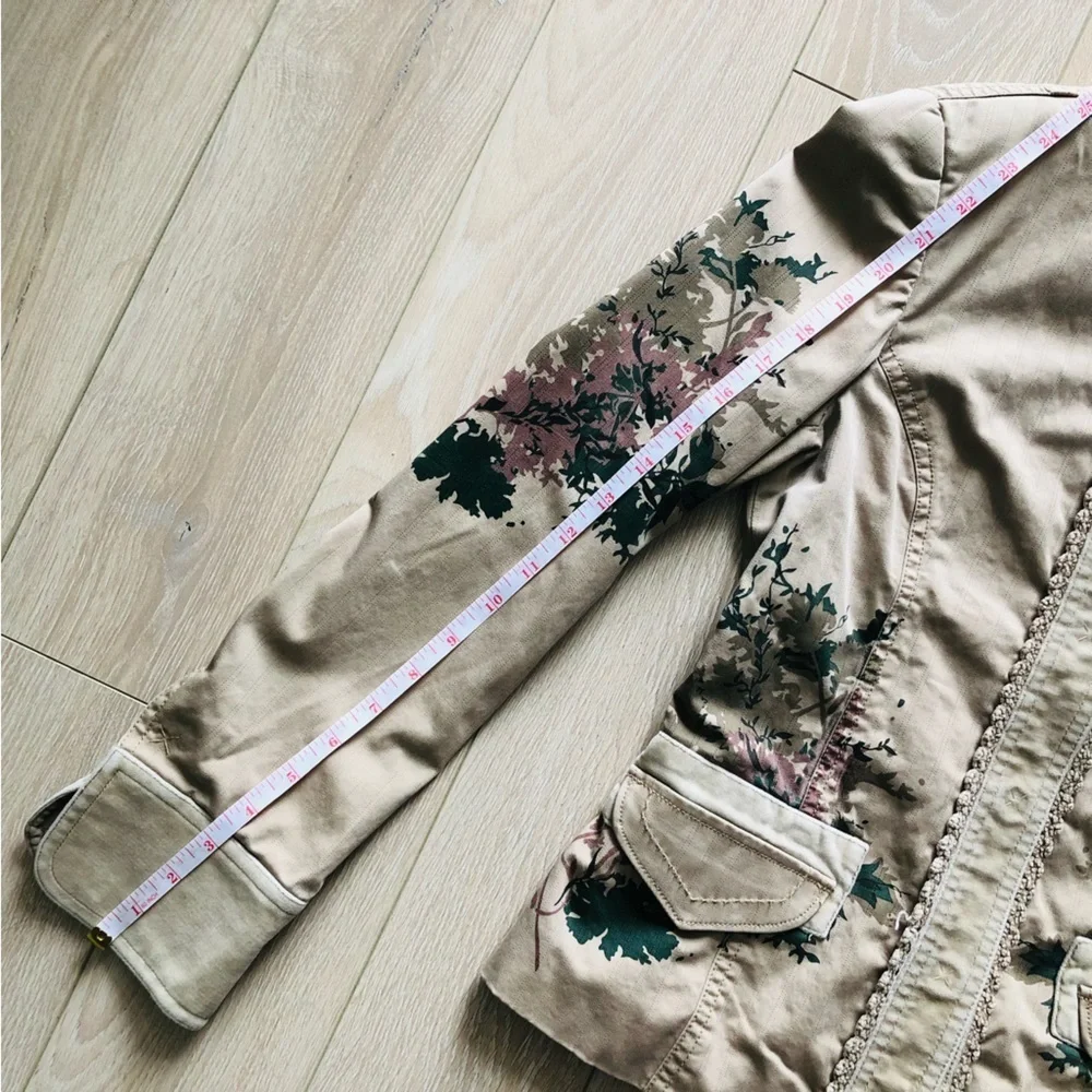 Tristan & Iseut Beige Crochet Detailed Plant Print Jacket - Picture 10 of 11